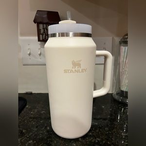 Stanley Quencher 64 OZ Cream
